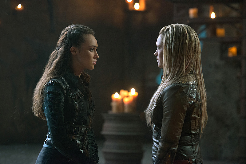 The 100 -- "Bitter Harvest" -- Image HU306b_0239 -- Pictured (L-R): Alycia Debnam-Carey as Lexa, and Eliza Taylor as Clarke -- Credit: Diyah Pera/The CW -- ÃÂ© 2016 The CW Network, LLC. All Rights Reserved